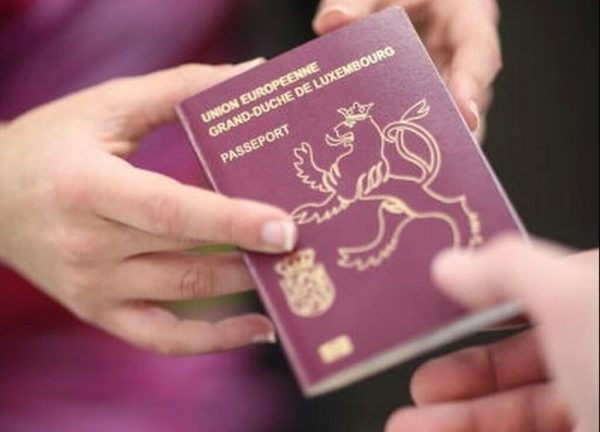 Luxembourg-Passport-shopfakenotes